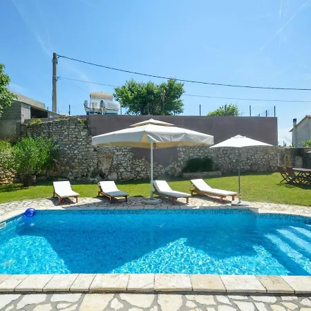 Сasa de vacaciones Laura By Interhome