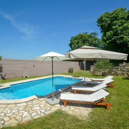 Casa vacanze Laura By Interhome Pola