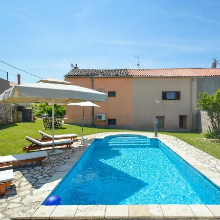 Сasa de vacaciones Laura By Interhome