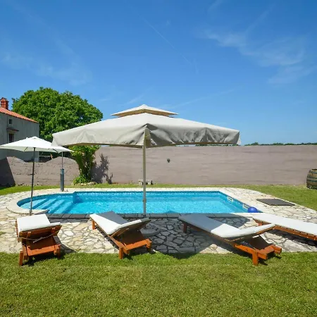 Сasa de vacaciones Laura By Interhome