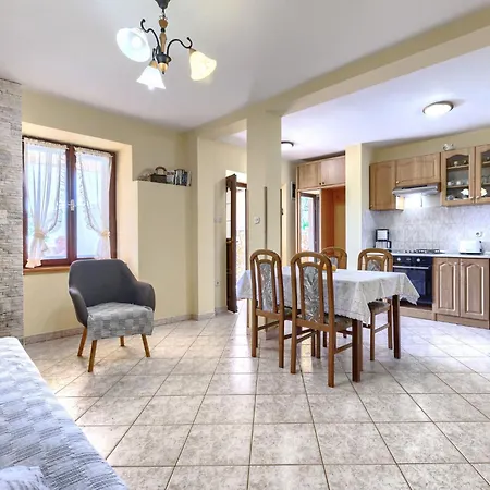 Laura By Interhome Pula