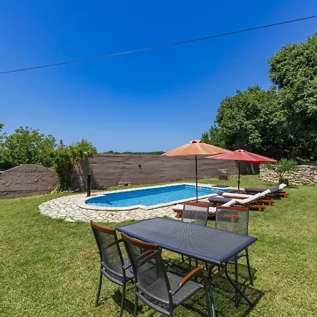 Laura By Interhome Casa vacanze Pola