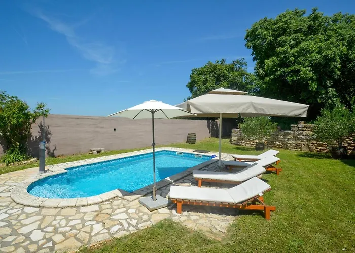 Casa de Férias Laura By Interhome Pula