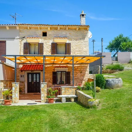 Laura By Interhome *