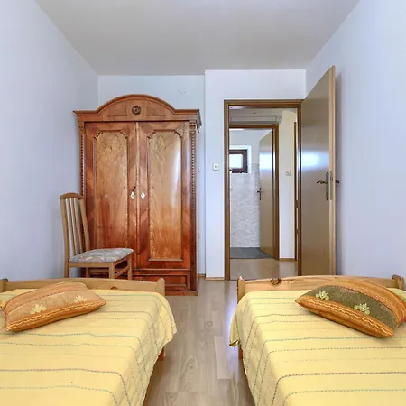 Laura - Pul470 By Interhome Semesterbostad Pula