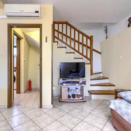 Laura - Pul470 By Interhome * Pula