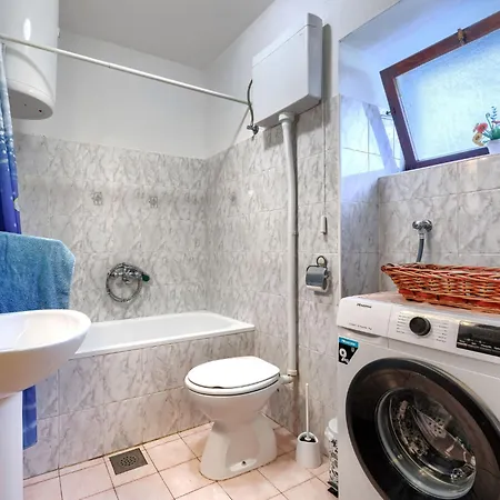 Semesterbostad Laura - Pul470 By Interhome *