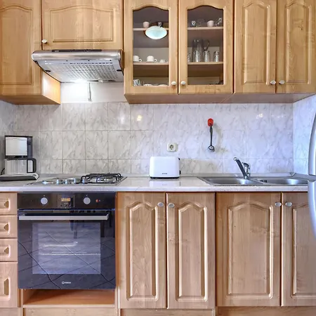 Laura - Pul470 By Interhome Pula