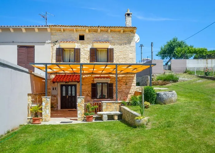 Laura By Interhome *