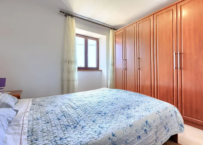 Laura By Interhome *