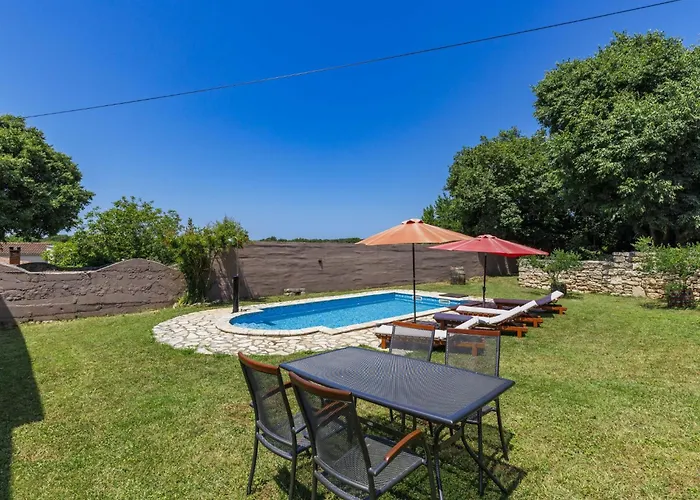 Laura By Interhome Holiday home Pula