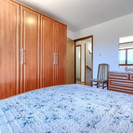 Laura By Interhome *